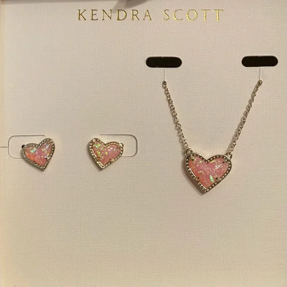 Kendra Scott Ari Heart Necklace and Earrings Gift Set in Light